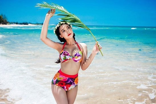 Hot girl Sam diện Bikini lộ vòng 1 căng tròn đã mặt