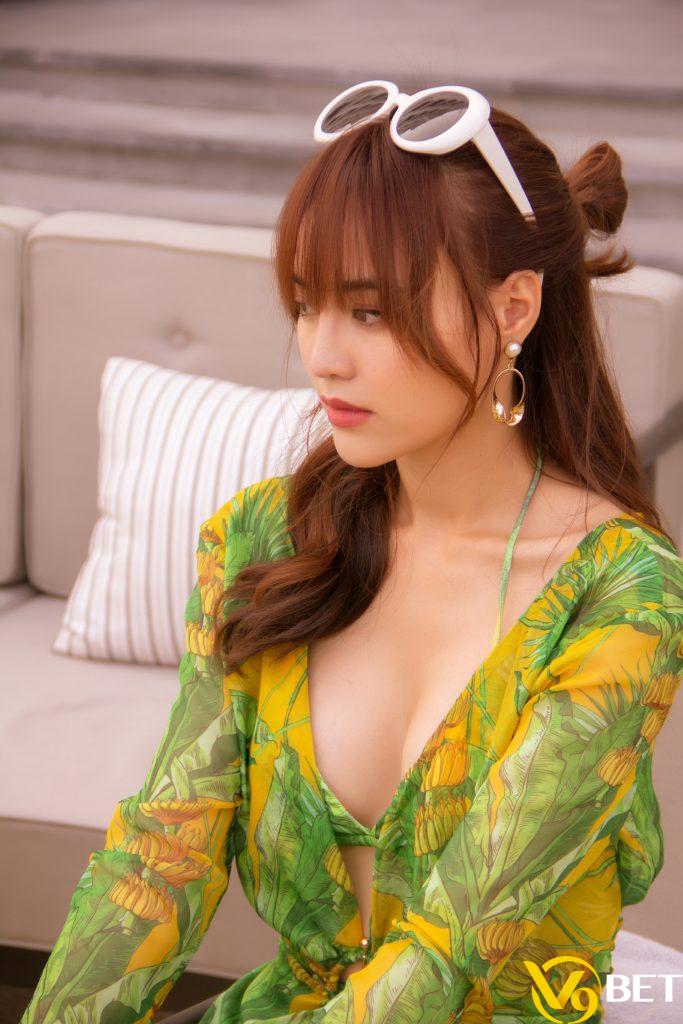 Linh Dương Lan Ngọc mặc bikini Sexy với hình xăm vùng kín